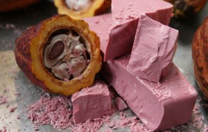Tardaron 80 años en descubrir esta nueva modalidad de chocolate y, es rosa! Mira de dónde sale: 